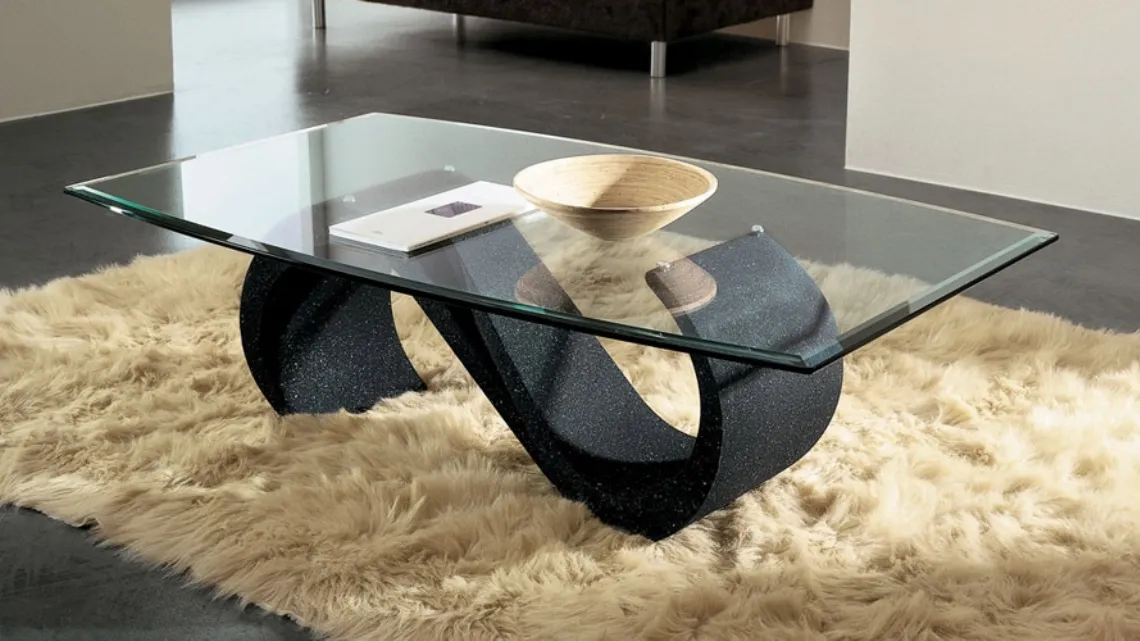 Tavolino con piano in vetro e base in marmo sintetico Cinzia di La Primavera