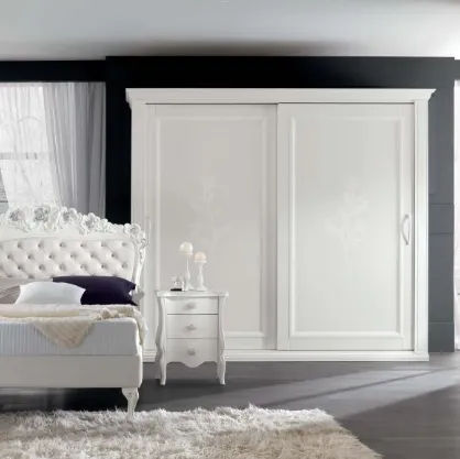 Gruppo Notte Leopardi in Frassino Bianco con decoro floreale di Euro Design