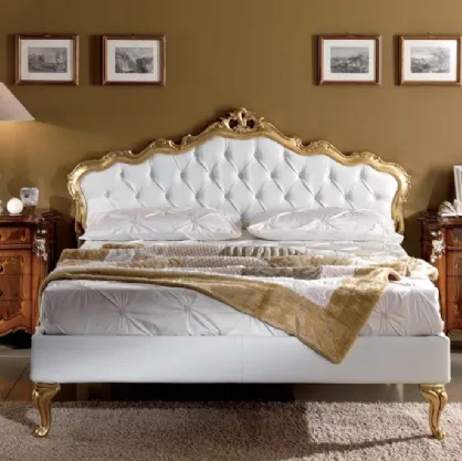 Letto Argo in ecopelle con testiera lavorata in foglia oro di Euro Design