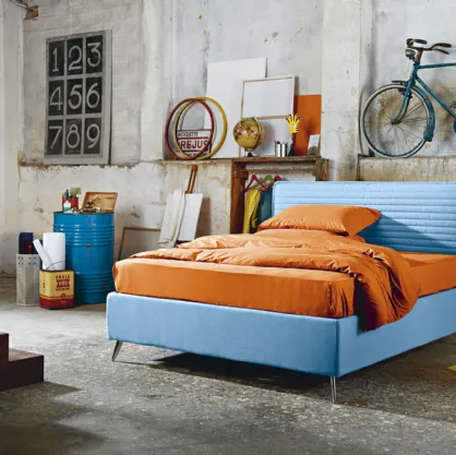 Letto moderno imbottito con testiera trapuntata a stisce orizzontali Bob Stripes di Noctis