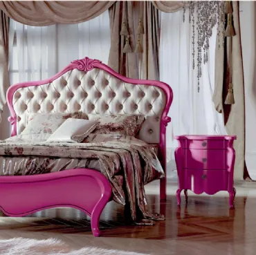 Letto in legno laccato Rosa Fucsia e testiera in ecopelle Corinne di Euro Design