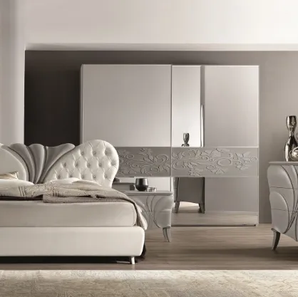 Letto con testiera in ecopelle con parte centrale colorata Fiocco Grey di Euro Design