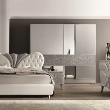 Letto con testiera in ecopelle con parte centrale colorata Fiocco Grey di Euro Design