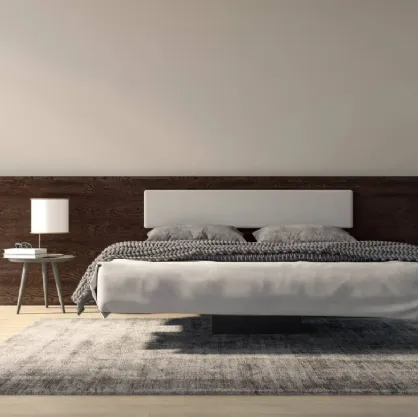 Letto Berenice autoportante con testiera in legno di rovere con cuscino applicato di Fratelli Mirandola