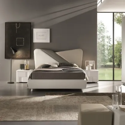 Letto in ecopelle con testiera in bianco, grigio e tortora Levante Liscio di Euro Design