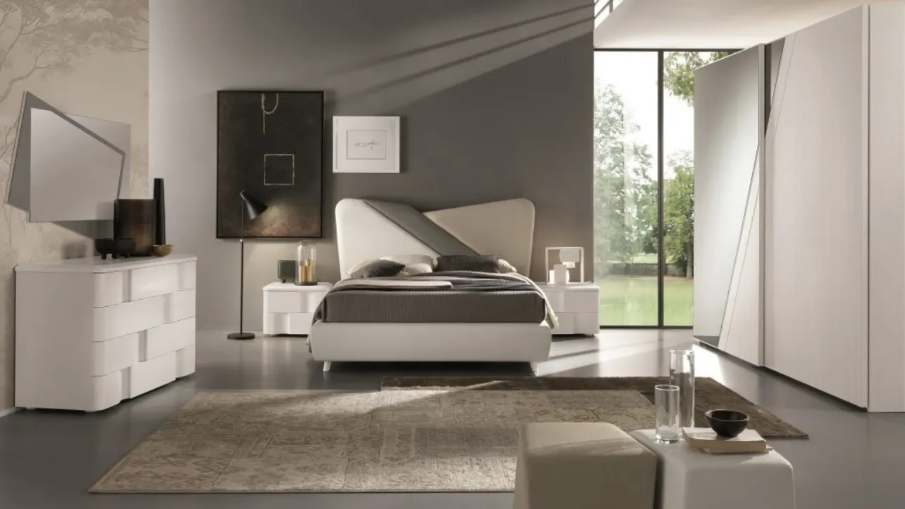 Letto in ecopelle con testiera in bianco, grigio e tortora Levante Liscio di Euro Design