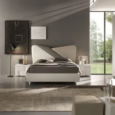 Letto in ecopelle con testiera in bianco, grigio e tortora Levante Liscio di Euro Design