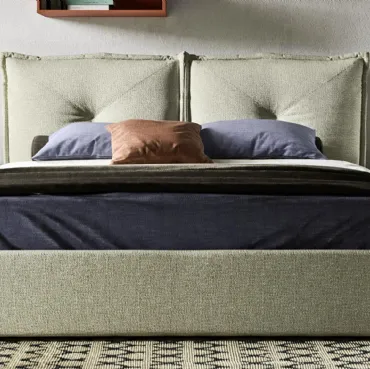 Letto imbottito in tessuto con testiera reclinabile Rain di Mab