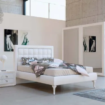 Letto Maya con testiera in ecopelle con luminosi bottoni Swarovski di Euro Design