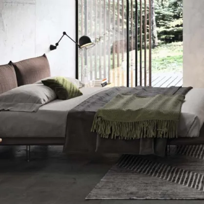 Letto moderno imbottito con testiera Togo di Cinquepuntozero
