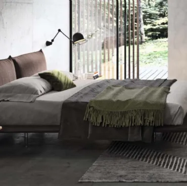 Letto moderno imbottito con testiera Togo di Cinquepuntozero