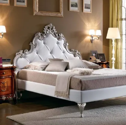 Letto classico imbottito con testata lavorata in foglia argento Ulisse di Euro Design