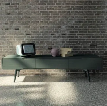 Mobile porta TV Dolce Vita in legno massello di abete laccato di Fratelli Mirandola