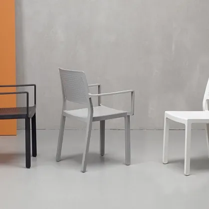 Sedia in plastica con o senza braccioli Emi di Scab Design