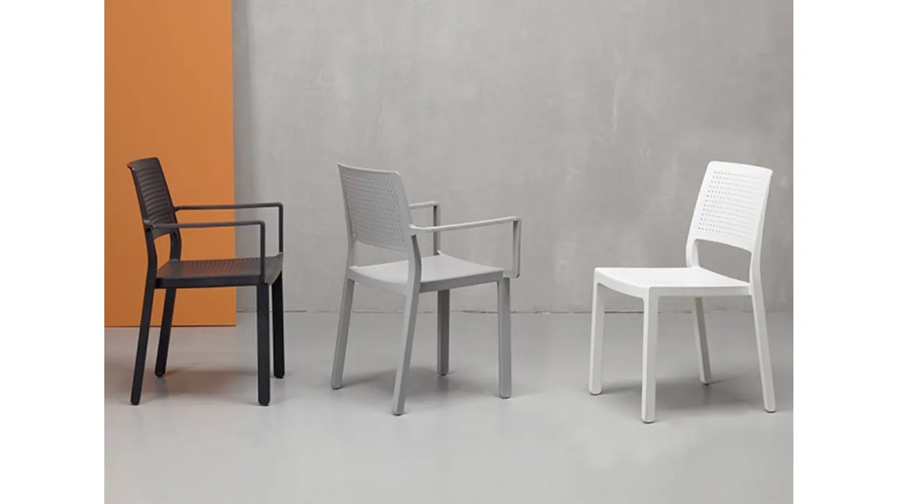 Sedia in plastica con o senza braccioli Emi di Scab Design