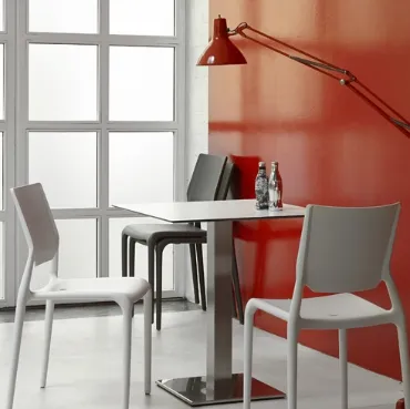 Sedia realizzata in tecnopolimero, resistente e leggera Sirio di Scab Design