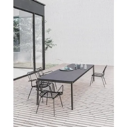 Tavolo Hula Hoop con base in metallo verniciato e top in HPL di Imperial Line