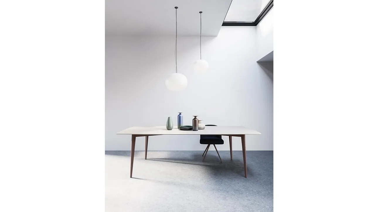 Tavolo Prado con struttura in legno massello e top in HPL di Imperial Line