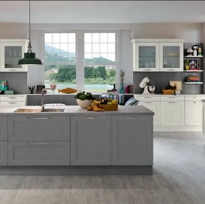 Cucina Classica Free comp 02 in Frassino laccato LCS112 e LCs103 Poro aperto di Lyons Cucine