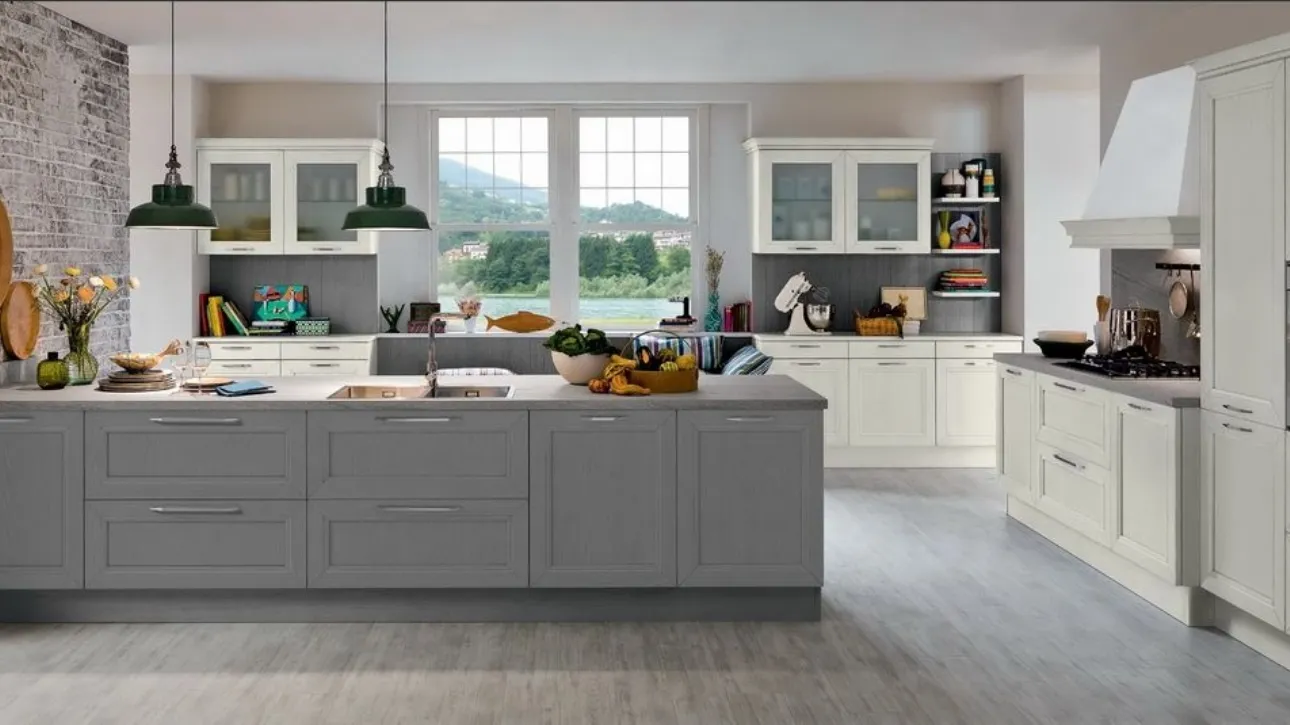 Cucina Classica Free comp 02 in Frassino laccato LCS112 e LCs103 Poro aperto di Lyons Cucine