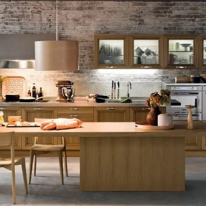 Cucina Classica Free comp 07 in Rovere Tinto ed Anticato di Lyons Cucine