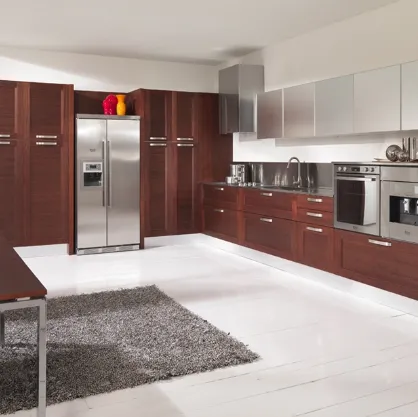 Cucina classica in linea Zoe in legno laccato di Di Iorio