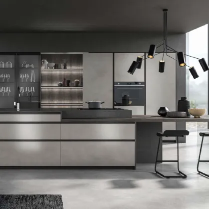 Cucina Moderna con isola Cuka composizione 07 in laccato metallico di Di Iorio