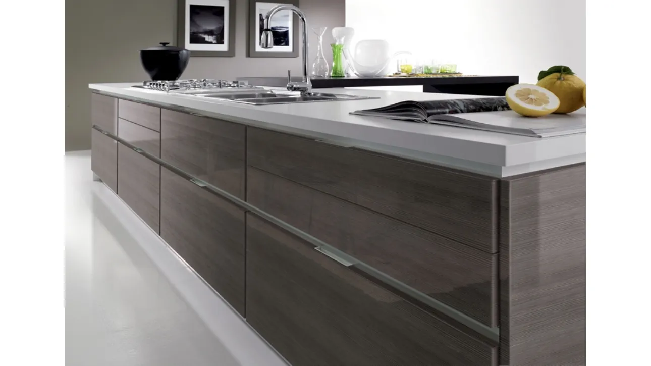 Cucina Moderna con isola Brezza composizione 10 di Di Iorio