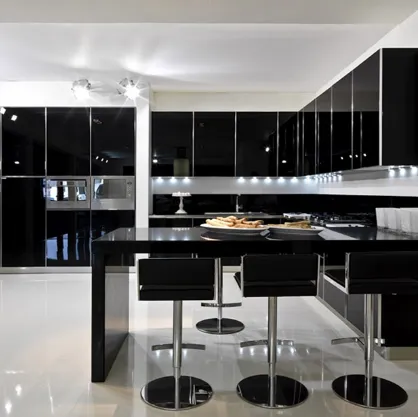 Cucina Moderna angolare con penisola Thalia composizione 02 in vetro laccato Nero lucido di Di Iorio