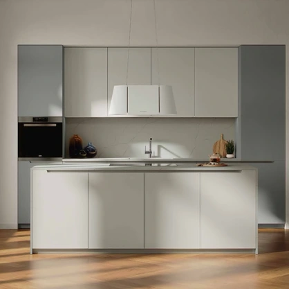 Cucina Moderna in pet con isola MK08 di Gentili Cucine