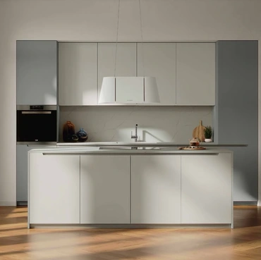 Cucina Moderna in pet con isola MK08 di Gentili Cucine
