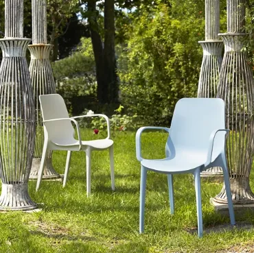 Sedia da giardino in plastica con braccioli Ginevra di Scab Design