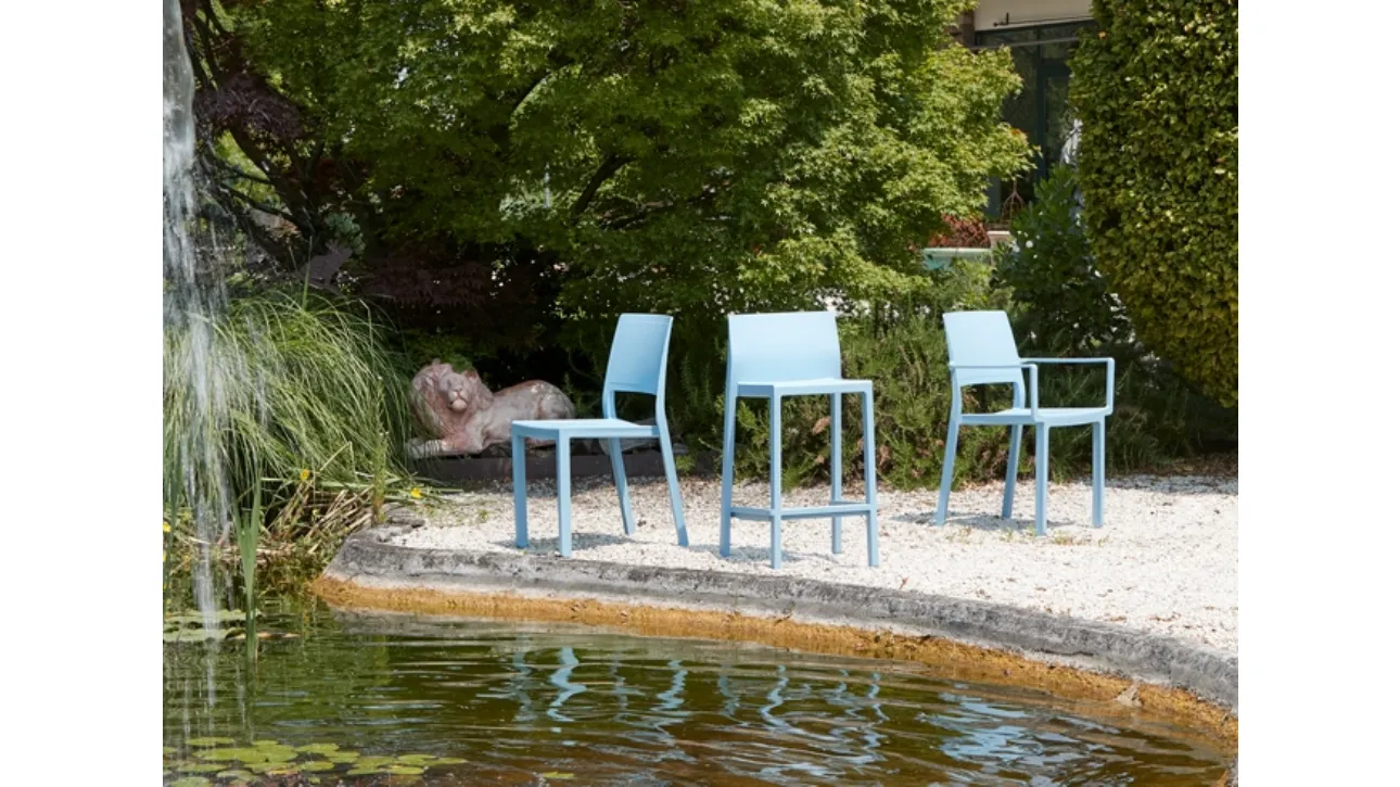 Sedia da giardino con o senza braccioli e sgabello Kate di Scab Design