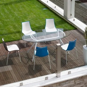 Tavolo da giardino con top in vetro Metropolis di Scab Design