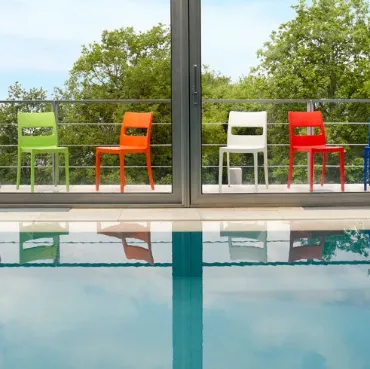 Sedia da giardino in tecnopolimero rinforzato con fibra di vetro disponibile in vari colori Sai di Scab Design