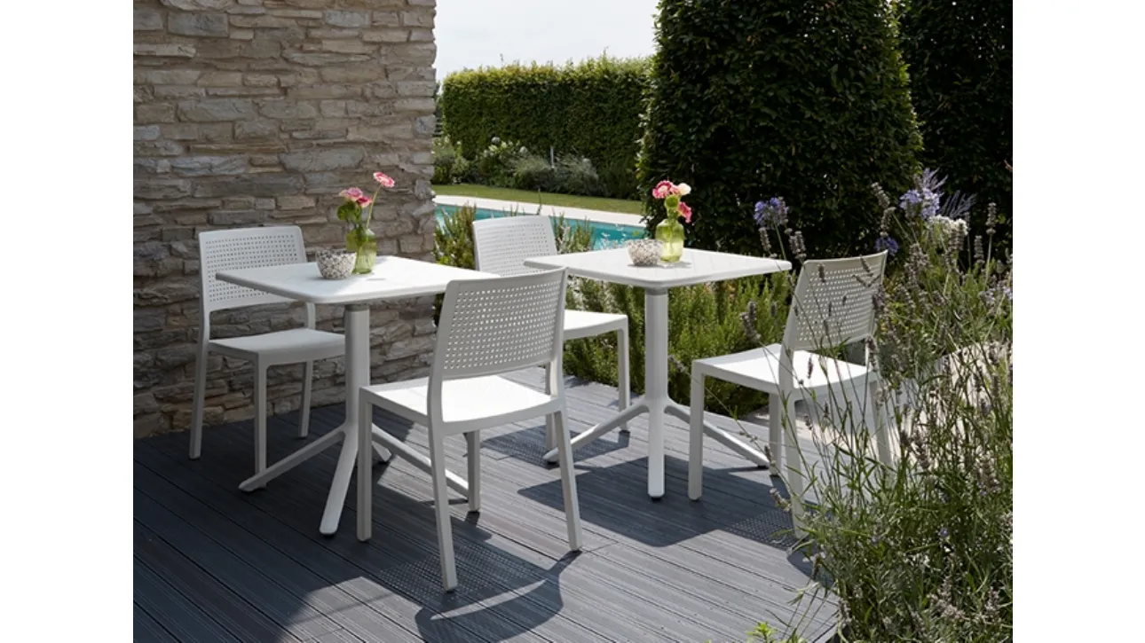 Tavolino quadrato con piano reclinabile e affiancabile con base in alluminio Eco di Scab Design