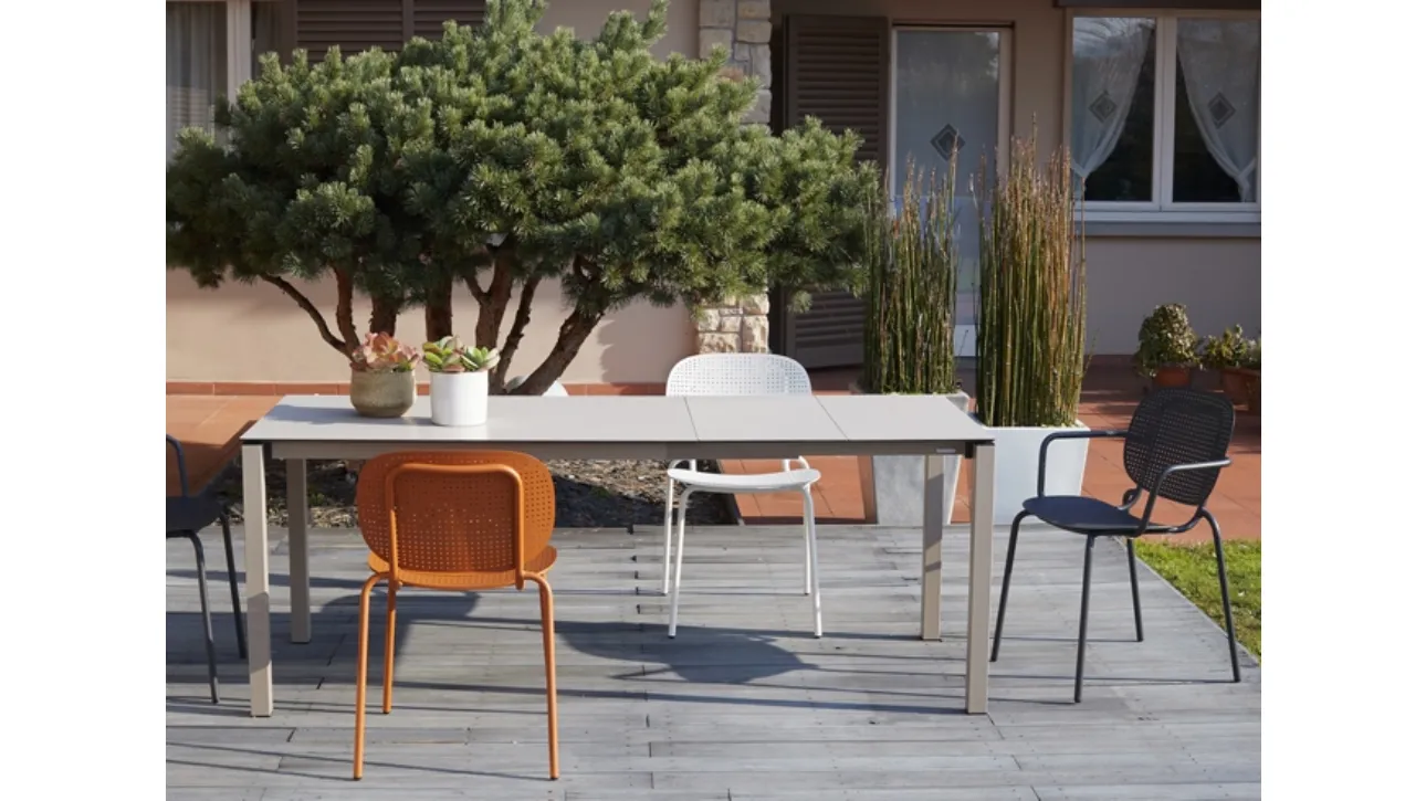 Sedia per outdoor con o senza braccioli in lamiera zincata Si-Si Dots di Scab Design