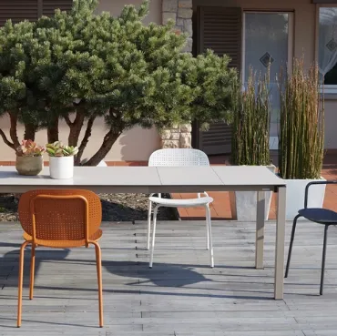 Sedia per outdoor con o senza braccioli in lamiera zincata Si-Si Dots di Scab Design