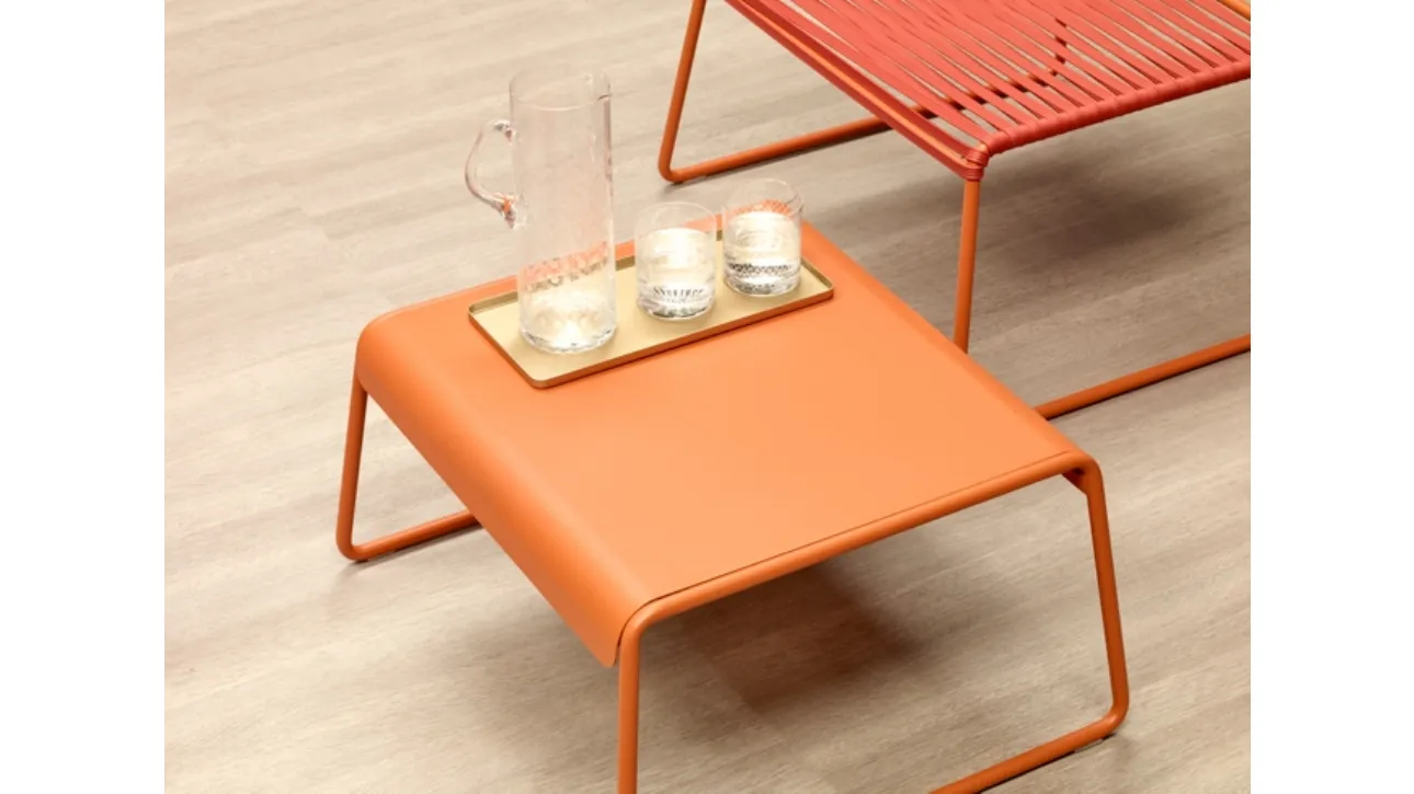 Tavolino basso in acciaio zincato e verniciato Side Table Lisa Lounge di Scab Design