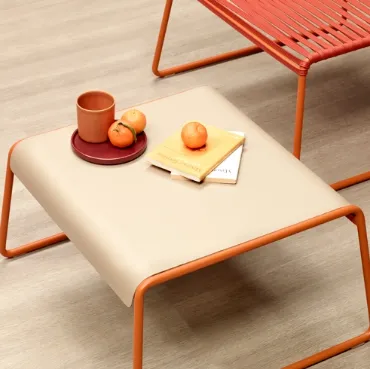 Tavolino basso in acciaio zincato Side Table Lisa Lounge di Scab Design